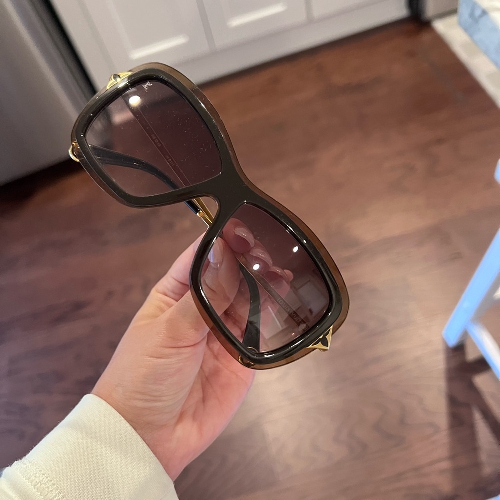 Louis Vuitton Brown and Gold Sunglasses - Picture 4 of 12